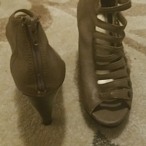 2 pairs for $10 one GUESS other Charlotte Russe - Picture 2 of 3